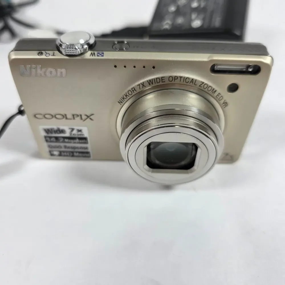 Nikon Coolpix S6000 14.2MP Digital Camera Silver w/7x Zoom Bundle Tested
